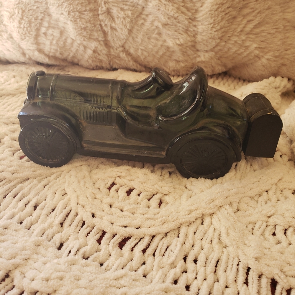 Set of 2 vintage Avon cologne/after shave cars. Dark green straight eight a Gold